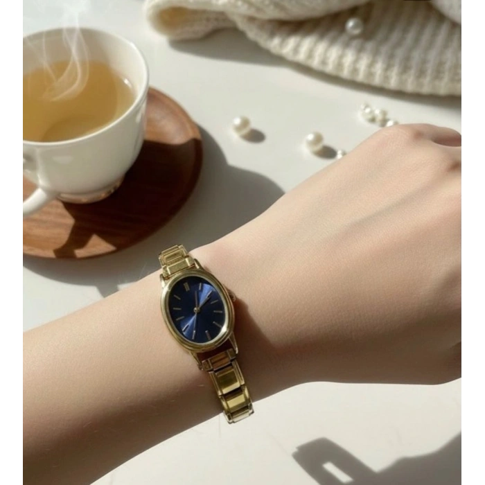 Gold Renkli Çelik Esnek Kadın Saat ( İçi Lacivert)