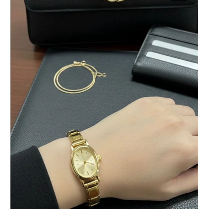 Gold Renkli Çelik Esnek Kadın Saat (İçi Sarı)