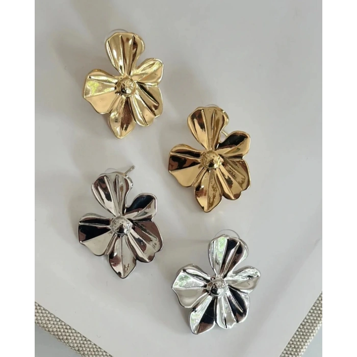 Gold Renkli Çiçek Detaylı Vintage Esintili Küpe