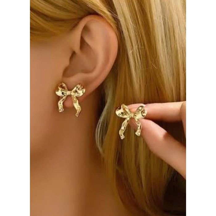 Gold Renkli Fiyonk Detaylı Küpe