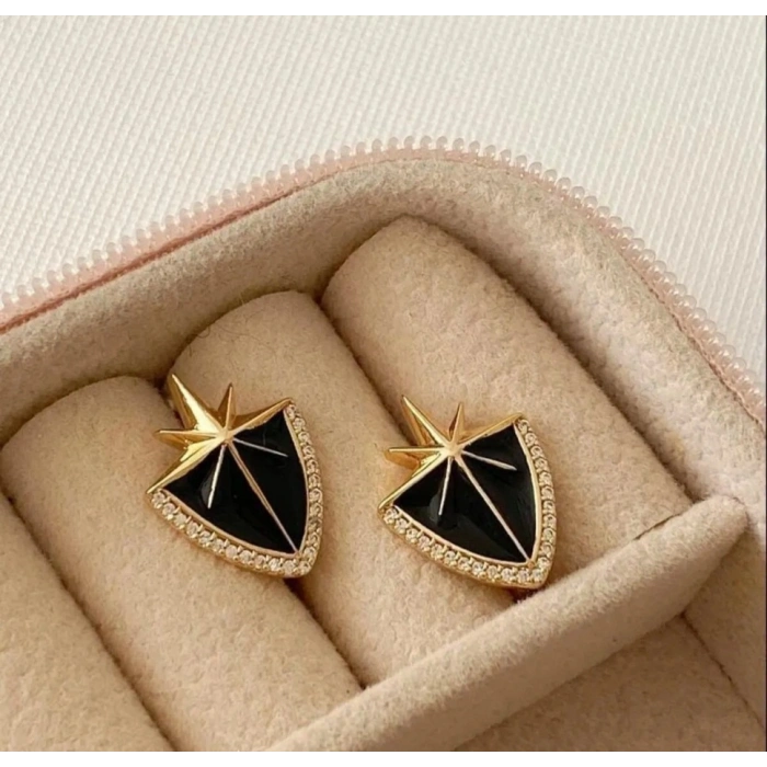 Gold Renkli Marka Model Taşlı Küpe