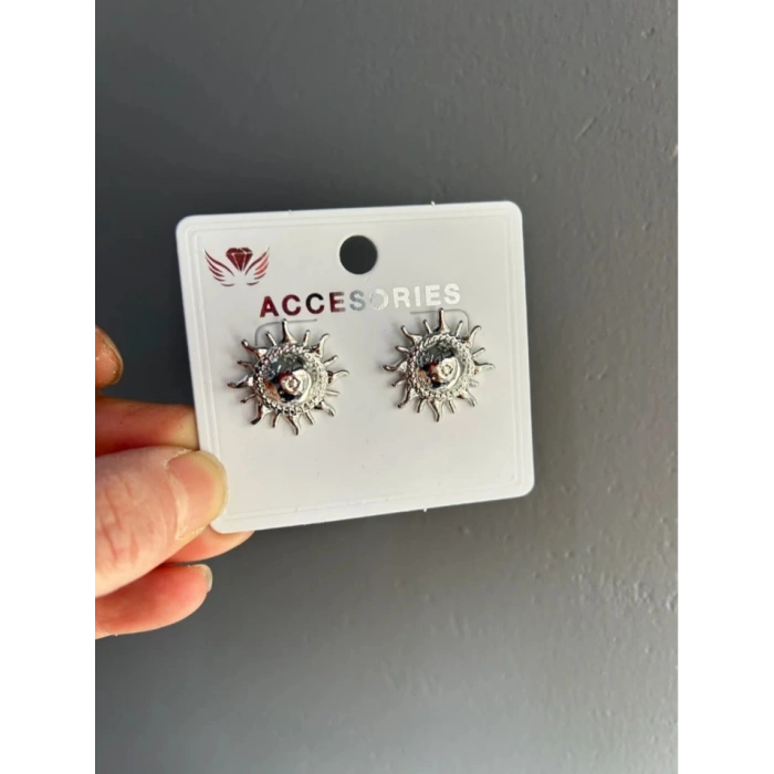 Gümüş Renkli Güneş Detaylı Küpe