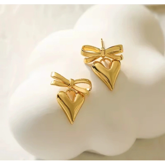 Kalpli Fiyonk Detaylı Gold Küpe