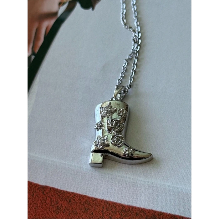 Kovboy Çizme Detaylı Gümüş Renkli Çelik Kolye