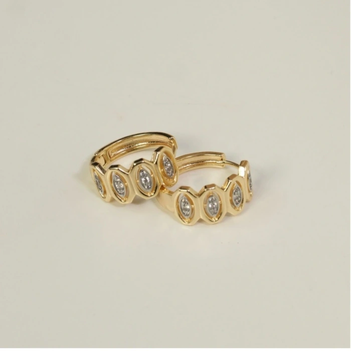 Melis Göral Model Çelik Taşlı Halka Küpe