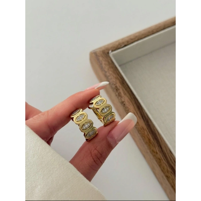 Melis Göral Model Çelik Taşlı Halka Küpe