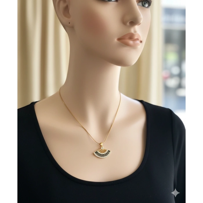 Yelpaze Model Siyah Taşlı Çelik Gold Kolye