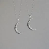 Gümüş Renkli Çelik Ay Figürlü Kolye