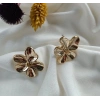 Gold Renkli Çiçek Detaylı Vintage Esintili Küpe
