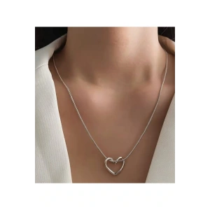 Kalpli Gümüş Renkli Çelik Kolye