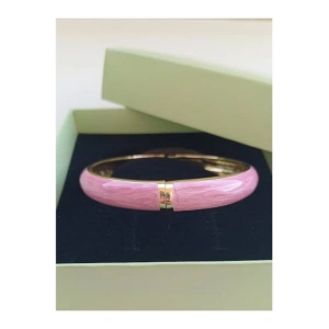 Mineli Mermer Desenli Açık Pembe Düz Kelepçe