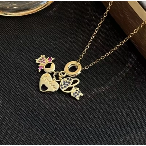 Charm Detaylı Çelik Gold Renkli Kalpli Kolye