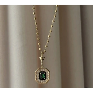 Serenay 2.sezon Çelik Zümrüt Yeşili Taşlı Kolye