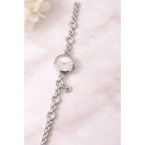 Gümüş Renk Beyaz Kadran Charm Detaylı Lüks Kadın Saat