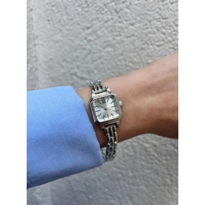 Gümüş Renkli Kare Kasa Klasik Modern Kadın Saat