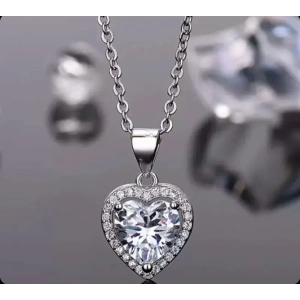 Çelik Gümüş Renkli Kalp Detaylı Beyaz Kolye