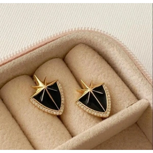 Gold Renkli Marka Model Taşlı Küpe