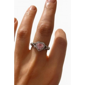 Gümüş Renkli Çelik Kalp Detaylı Kavuşan Eller Yüzük