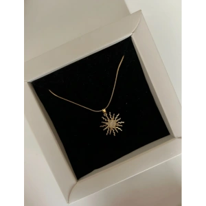 Güneş Model Çelik Taşlı Gold Kolye