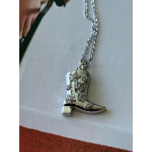 Kovboy Çizme Detaylı Gümüş Renkli Çelik Kolye