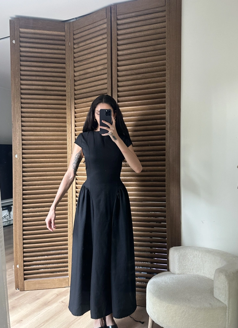 Bel Büzgü Detaylı Maxi Elbise Siyah