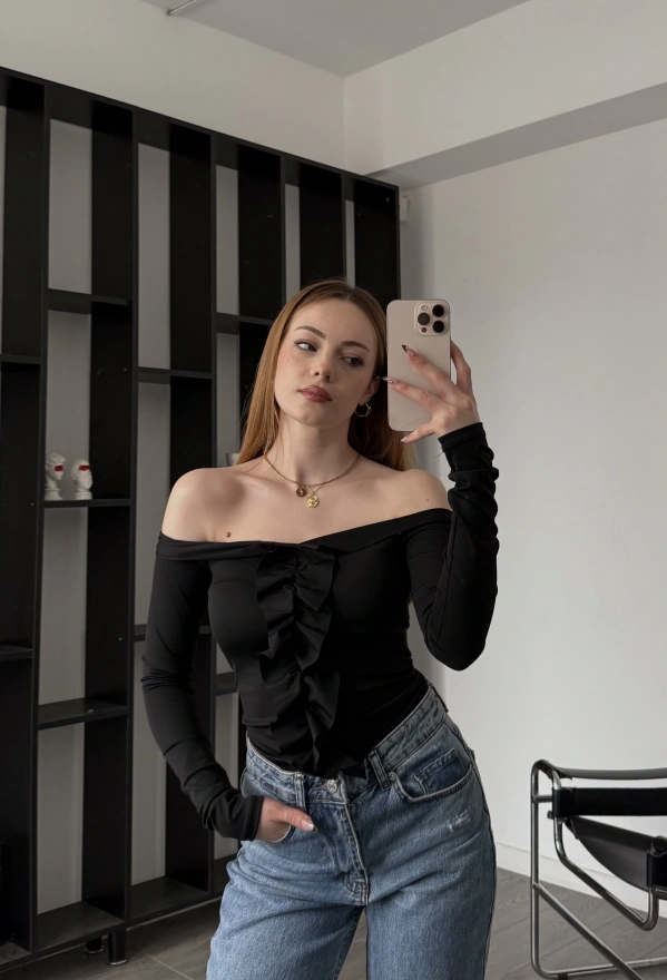 Siyah Fancy Madonna Fırfırlı Bluz