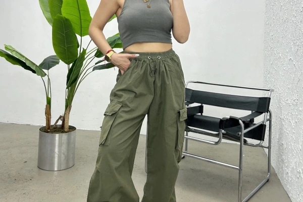 Yeşil Kargo Pantolon Üstüne Ne Giyilir?