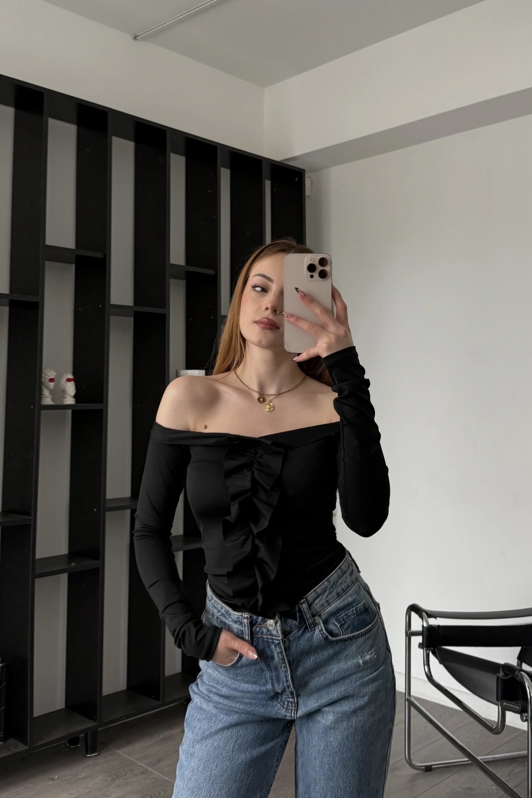 Siyah Fancy Madonna Fırfırlı Bluz