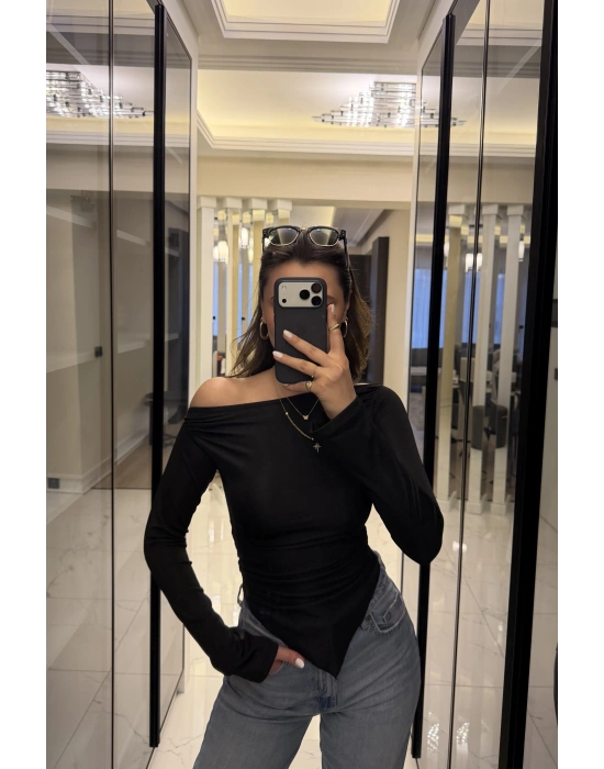 Siyah Hailey Kayık Yaka Asimetrik Kesim Bluz
