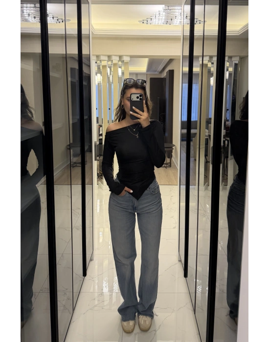 Siyah Hailey Kayık Yaka Asimetrik Kesim Bluz