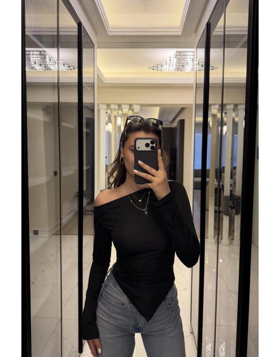 Siyah Hailey Kayık Yaka Asimetrik Kesim Bluz