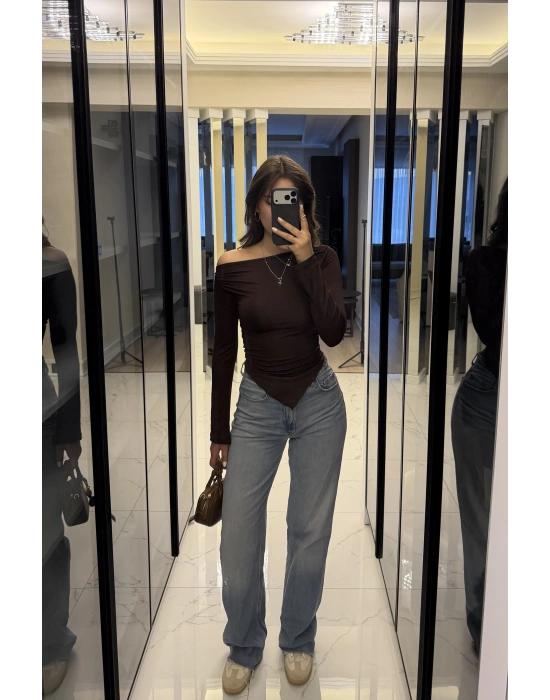 Kahve Hailey Kayık Yaka Asimetrik Kesim Bluz