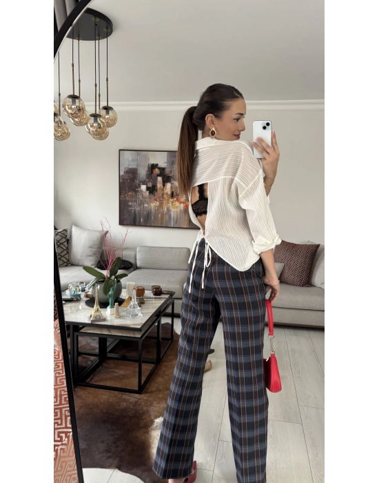 Maggy Beyaz Sırt Dekolteli Gömlek