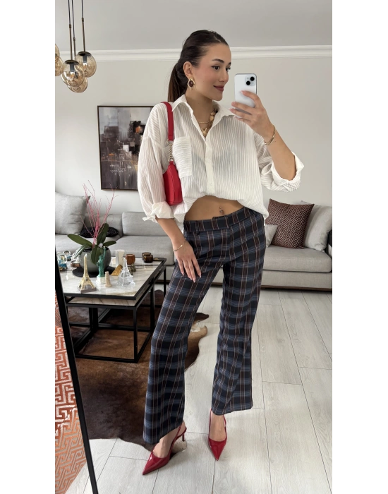 Maggy Beyaz Sırt Dekolteli Gömlek