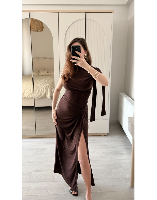 Kahverengi Luna Bağlama Omuzlu Asimetrik Etekli Takım