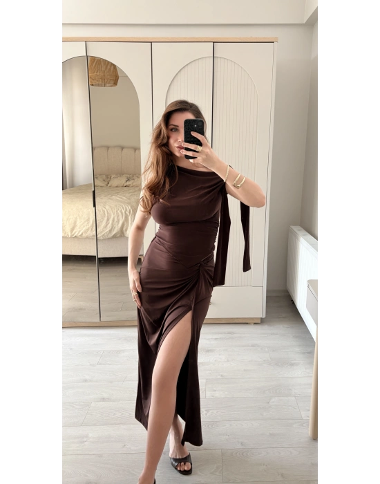 Kahverengi Luna Bağlama Omuzlu Asimetrik Etekli Takım