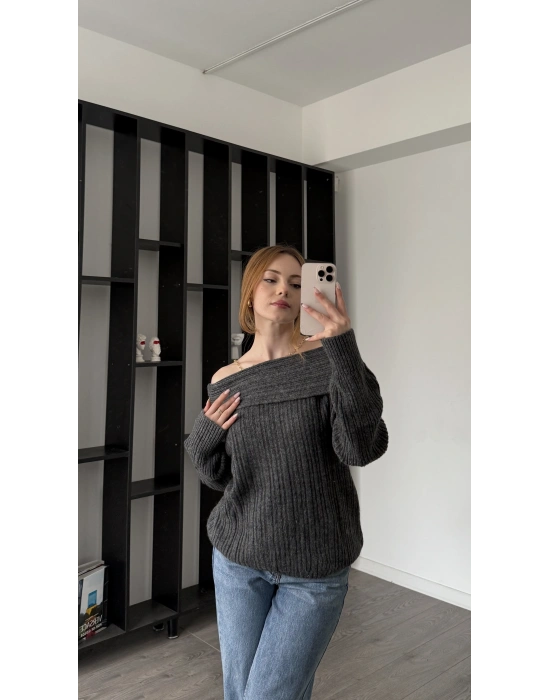 Antrasit Merana Kayık Yakalı Triko Kazak
