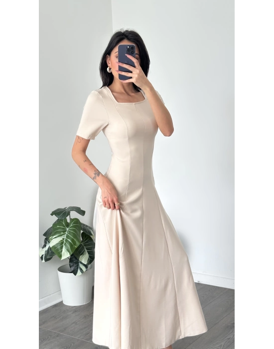 Bella Krem Kare Yakalı Maxi Elbise