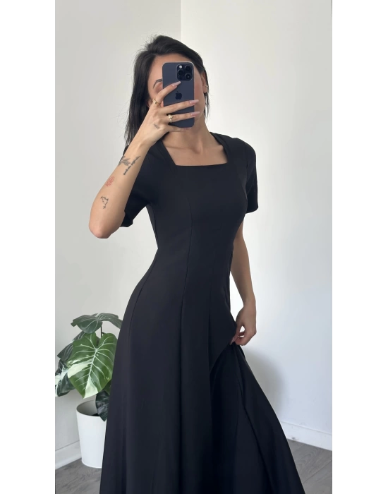 Bella Siyah Kare Yakalı Maxi Elbise