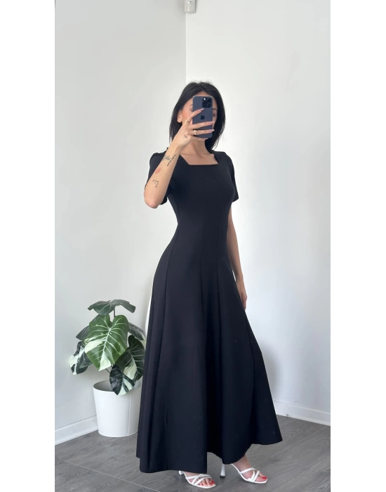 Bella Siyah Kare Yakalı Maxi Elbise