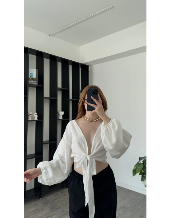 Beyaz Amara Bağlama Detaylı Bluz