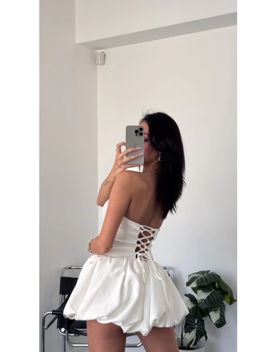 Beyaz Bağcık Sırtlı Balon Etekli Straplez Elbise