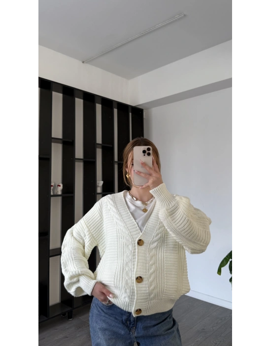 Beyaz Brooke Örgü Triko Hırka