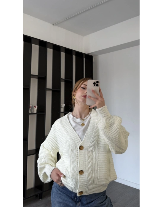 Beyaz Brooke Örgü Triko Hırka