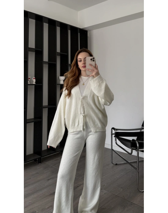 Beyaz Emma Fiyonklu Triko Takım