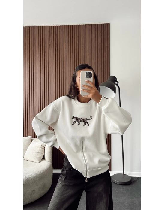 Beyaz Fermuar Detaylı Leopar Nakışlı Sweatshirt