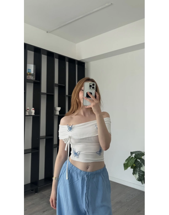 Beyaz Kelebek Detaylı Madonna Bluz