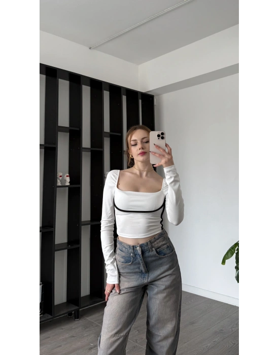 Beyaz Nancy Biye Detaylı Kare Yakalı Bluz