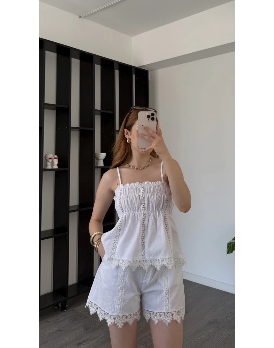 Beyaz Nicole Güpür Detaylı Şortlu Takım
