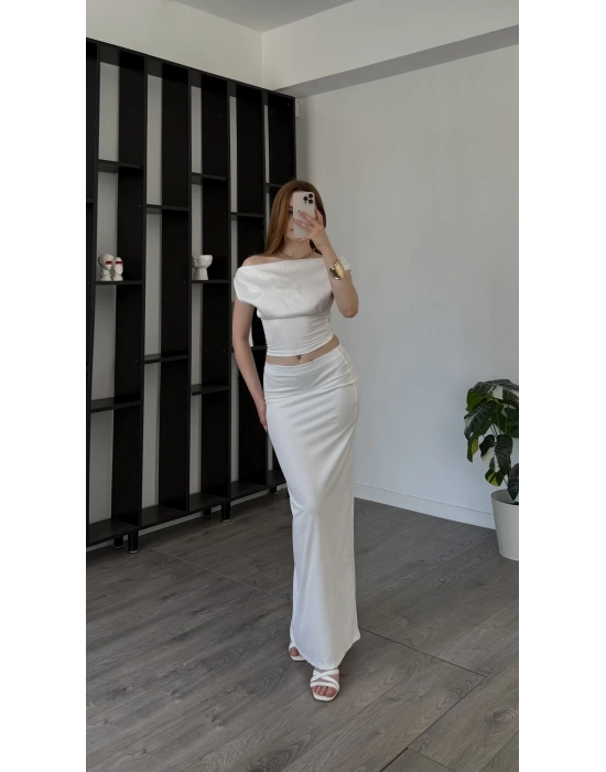 Beyaz Vallery Saten Üstlü Etekli Takım
